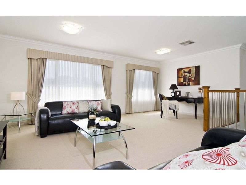 9 Kingston Way, Mooroolbark VIC 3138