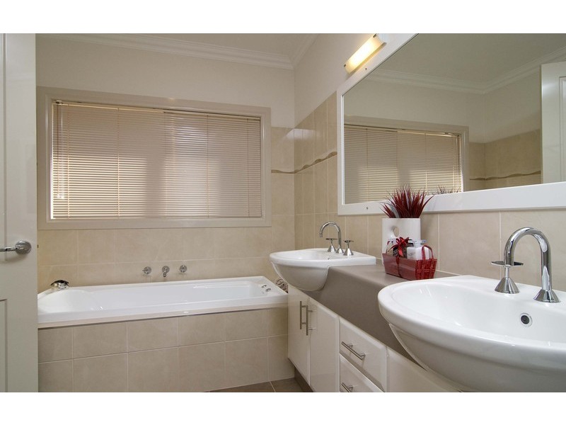 9 Kingston Way, Mooroolbark VIC 3138