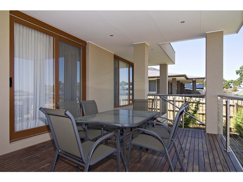 9 Kingston Way, Mooroolbark VIC 3138