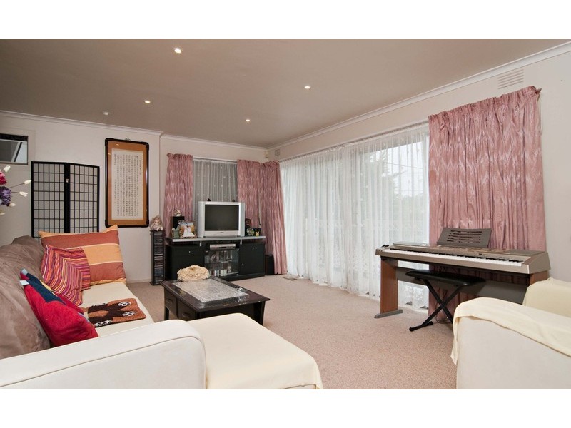 73 Winyard Drive, Mooroolbark VIC 3138