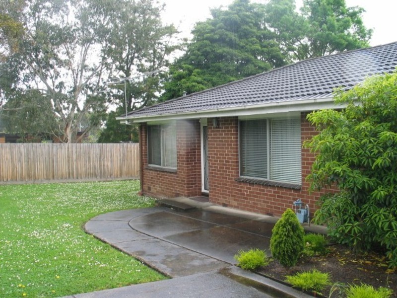 2/3 Violen Street, Bayswater VIC 3153