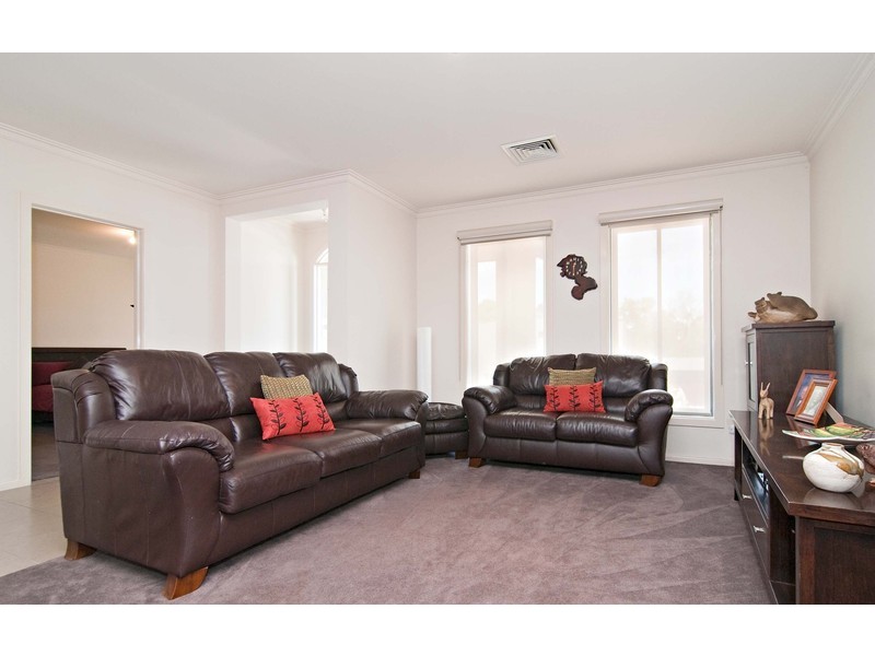 31 Valley Park Drive, Mooroolbark VIC 3138