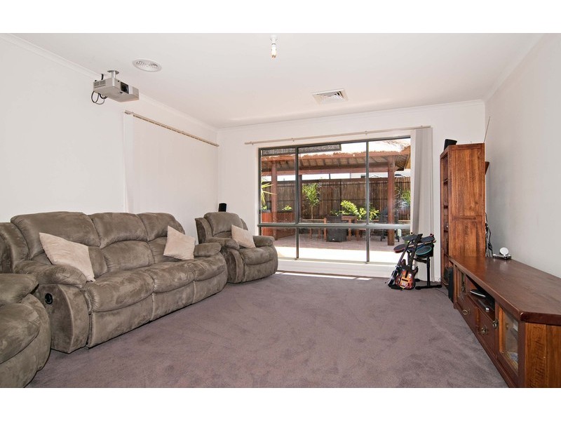 31 Valley Park Drive, Mooroolbark VIC 3138
