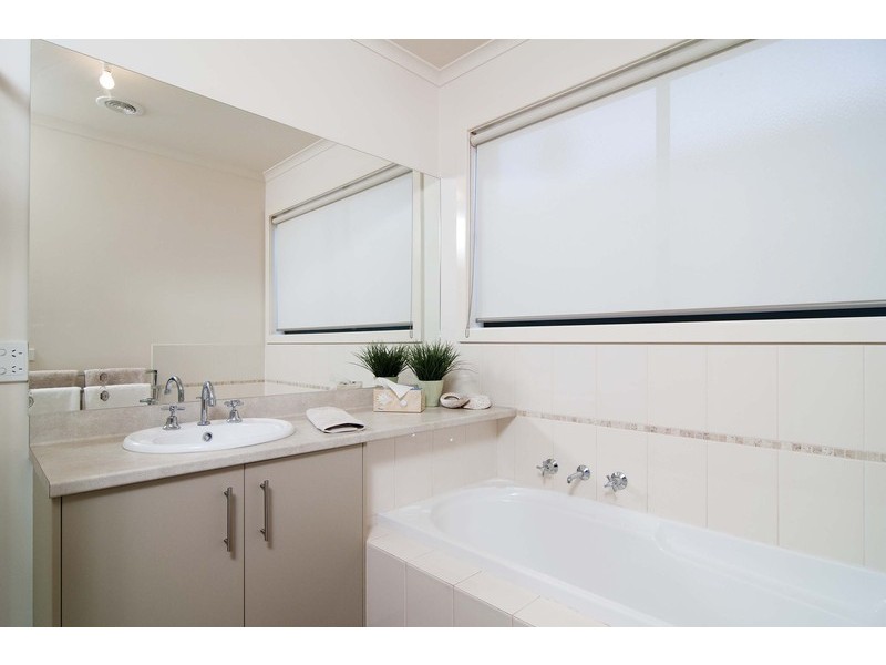 31 Valley Park Drive, Mooroolbark VIC 3138