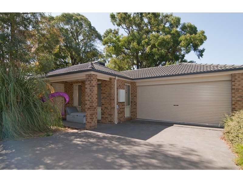 11 Grace Avenue, Mooroolbark VIC 3138
