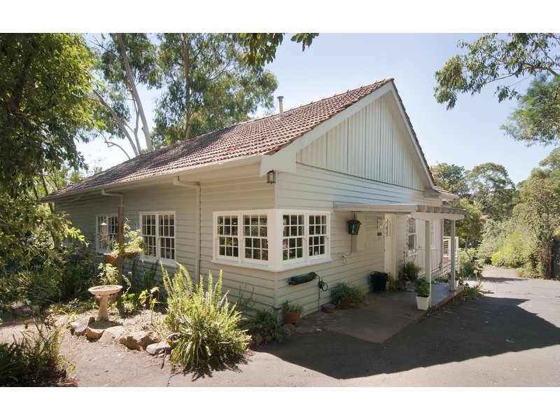 33 Pine Road, Mooroolbark VIC 3138