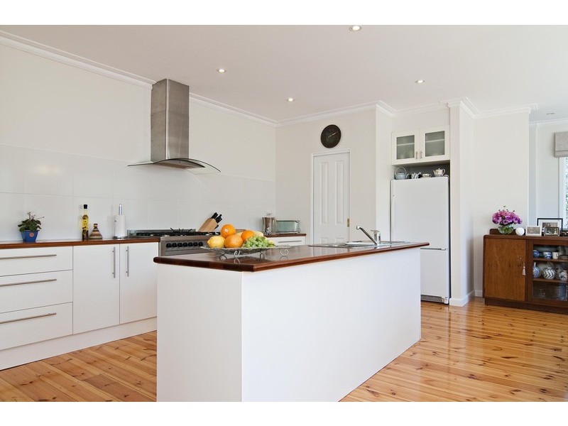 33 Pine Road, Mooroolbark VIC 3138