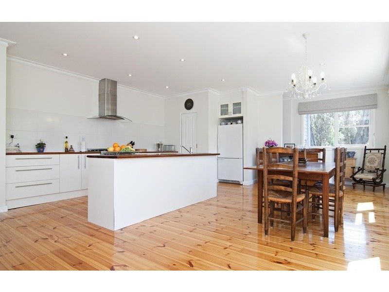 33 Pine Road, Mooroolbark VIC 3138