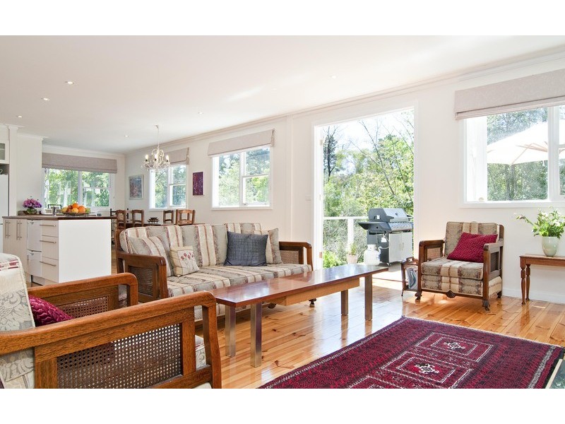 33 Pine Road, Mooroolbark VIC 3138