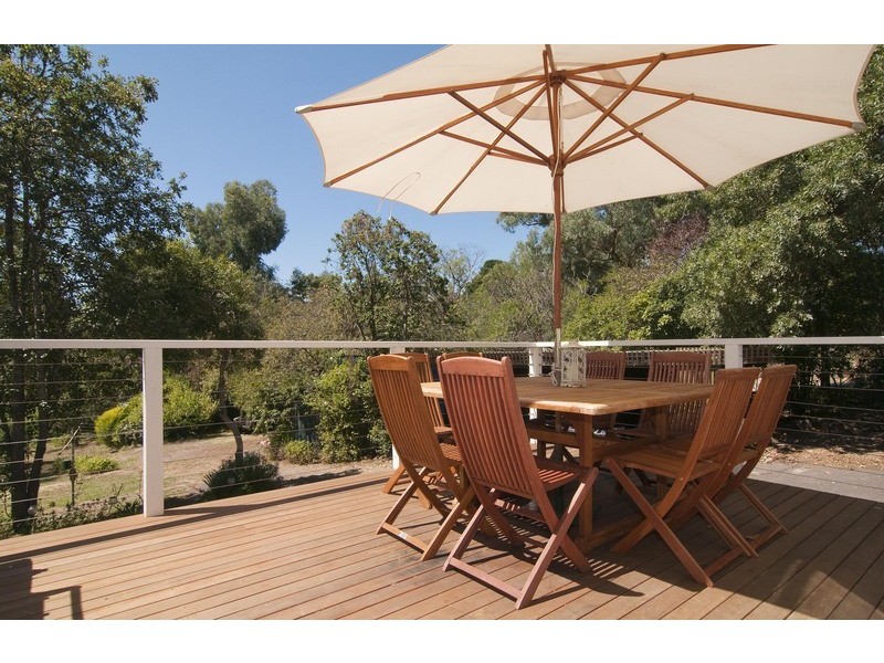 33 Pine Road, Mooroolbark VIC 3138