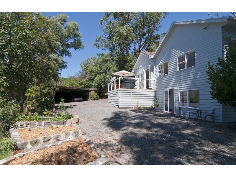 33 Pine Road, Mooroolbark VIC 3138