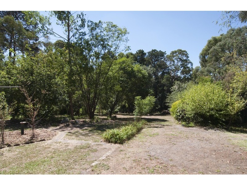 33 Pine Road, Mooroolbark VIC 3138