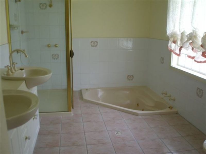 7 Iris Court, Mooroolbark VIC 3138