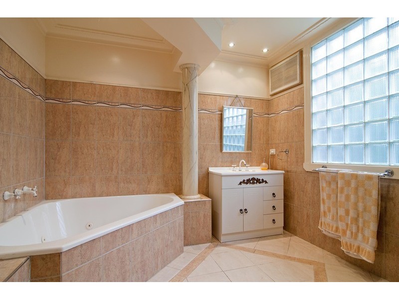 20 Augusta Road, The Basin VIC 3154