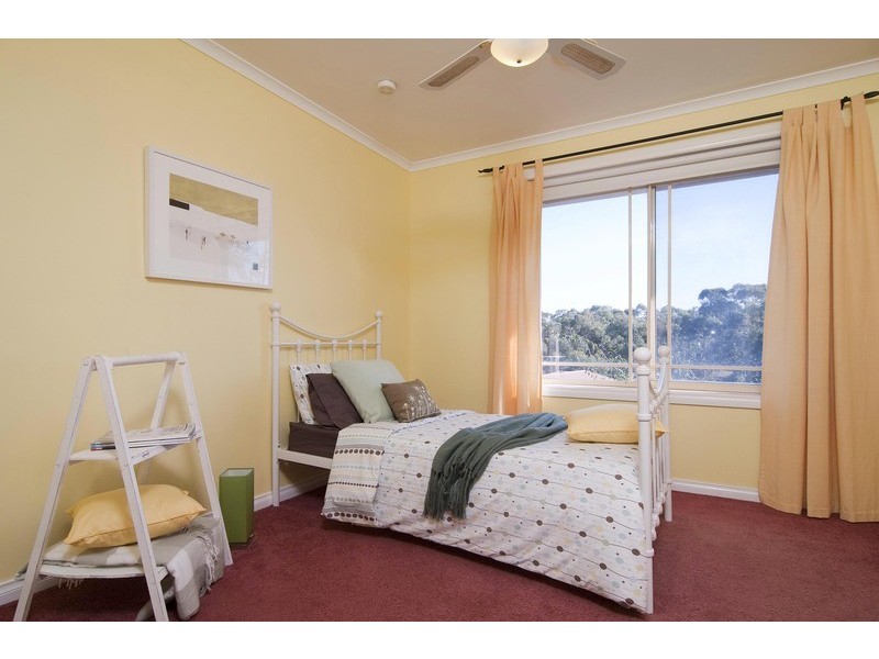 32 Latrobe Court, Croydon Hills VIC 3136