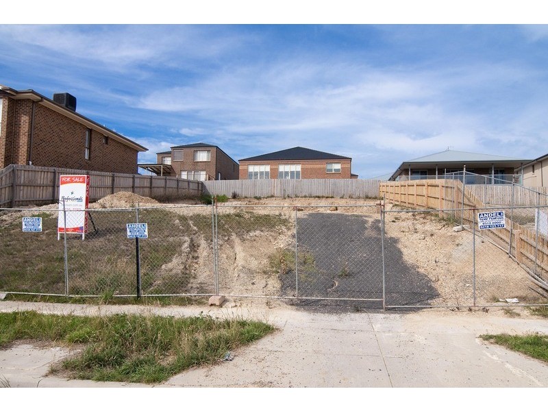 14 Regent Avenue, Mooroolbark VIC 3138