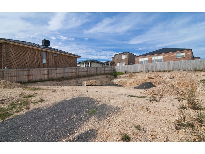 14 Regent Avenue, Mooroolbark VIC 3138