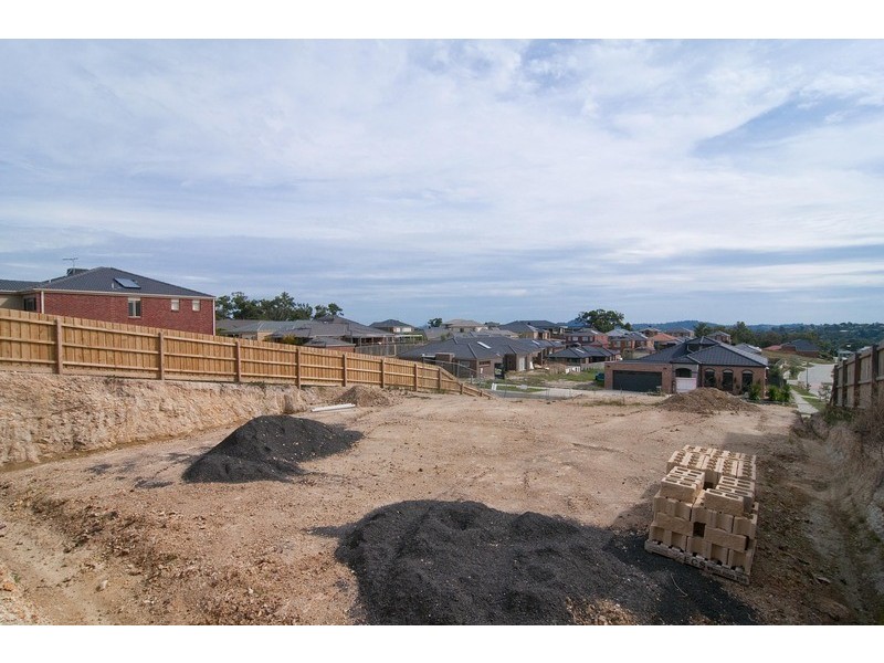 14 Regent Avenue, Mooroolbark VIC 3138