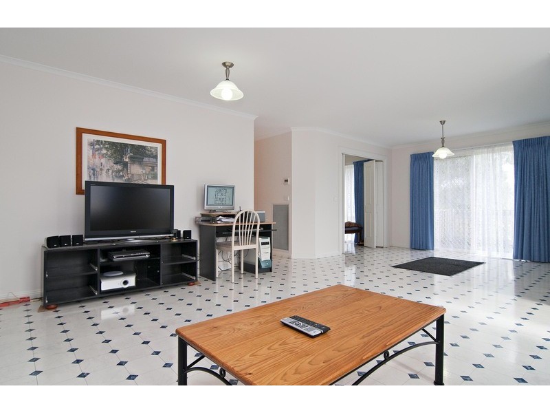 9 Rachael Drive, Mooroolbark VIC 3138