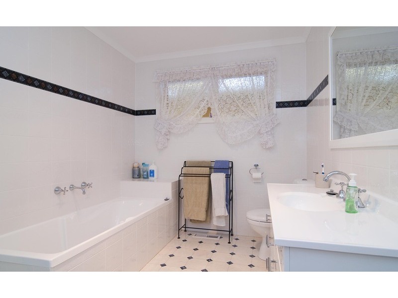 9 Rachael Drive, Mooroolbark VIC 3138