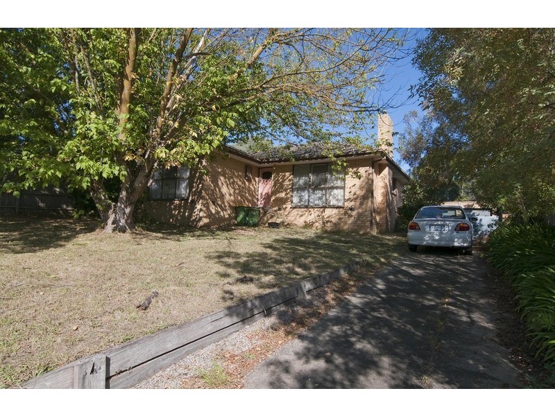 13 Holmes Road, Mooroolbark VIC 3138