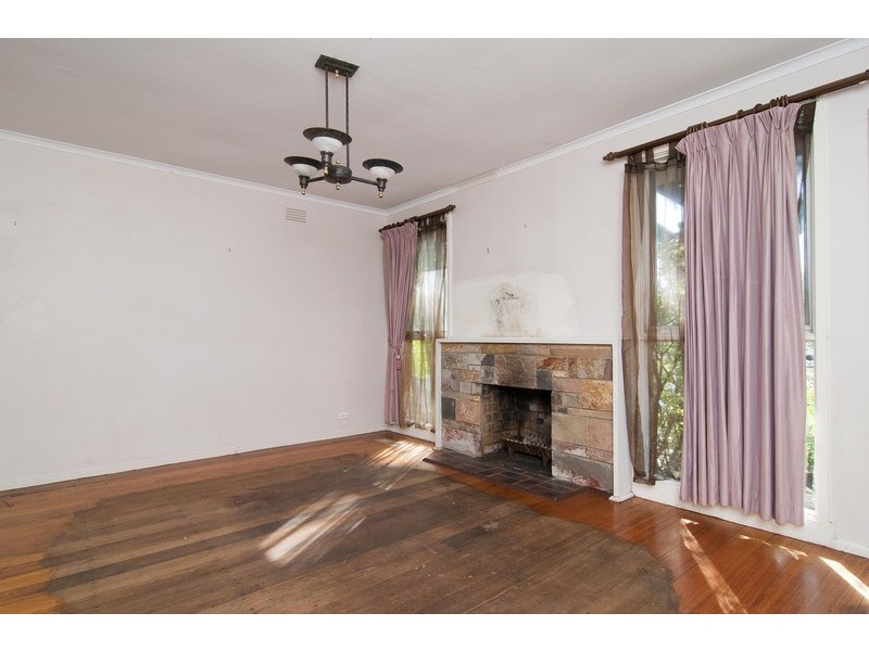 13 Holmes Road, Mooroolbark VIC 3138