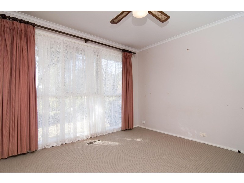 13 Holmes Road, Mooroolbark VIC 3138