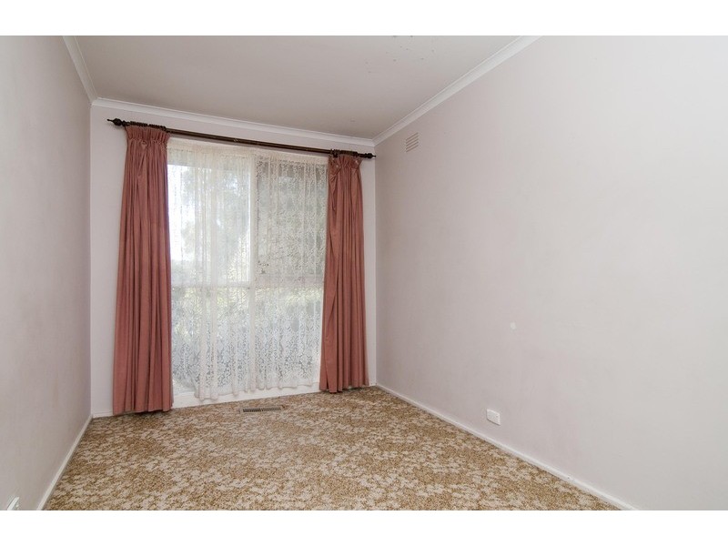 13 Holmes Road, Mooroolbark VIC 3138