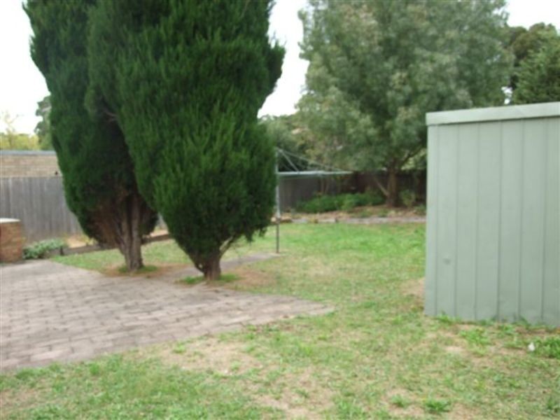 26 Zina Grove, Mooroolbark VIC 3138