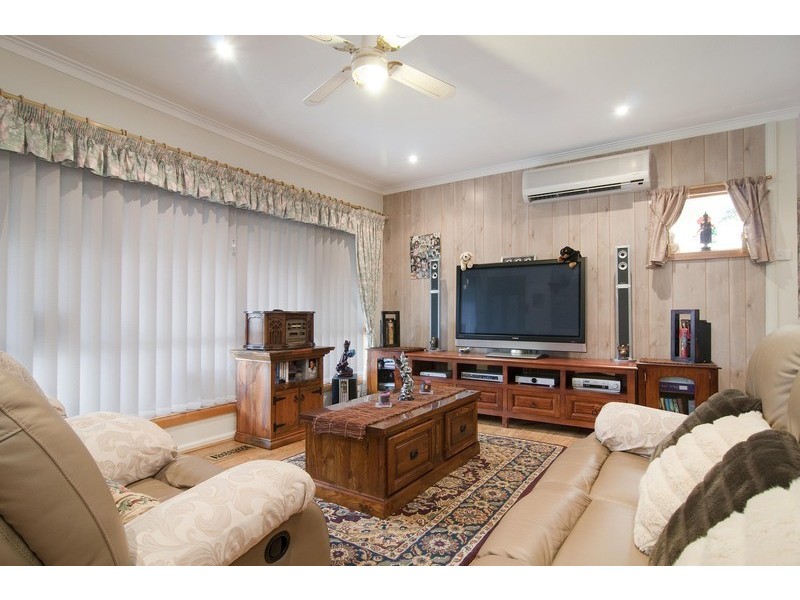 9 Kathy Court, Mooroolbark VIC 3138