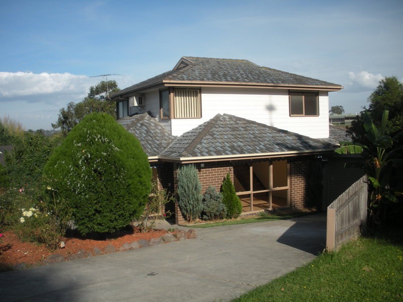 21 Meadowlark Lane, Mooroolbark VIC 3138