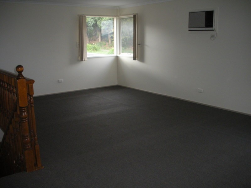 21 Meadowlark Lane, Mooroolbark VIC 3138