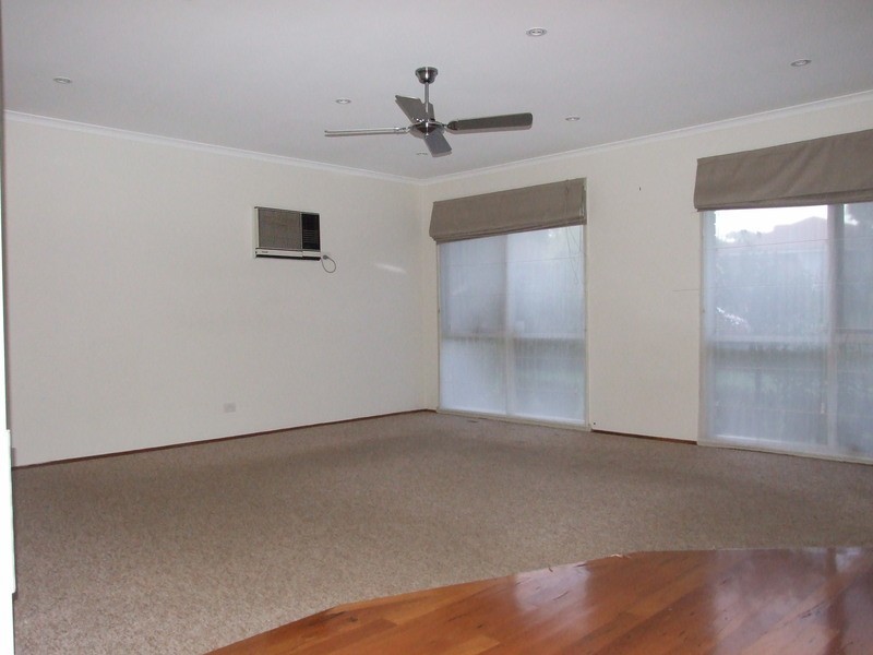 12 Dobell Place, Mooroolbark VIC 3138