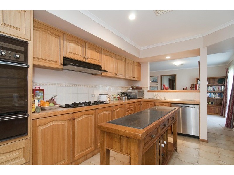 94 Blackburn Road, Mooroolbark VIC 3138