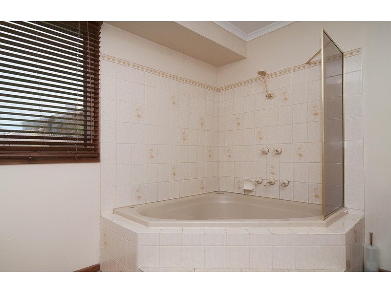 94 Blackburn Road, Mooroolbark VIC 3138