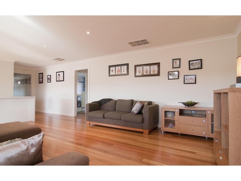 13 Freshfield Avenue, Mooroolbark VIC 3138