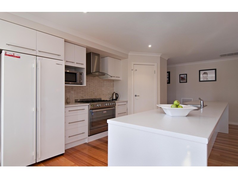 13 Freshfield Avenue, Mooroolbark VIC 3138