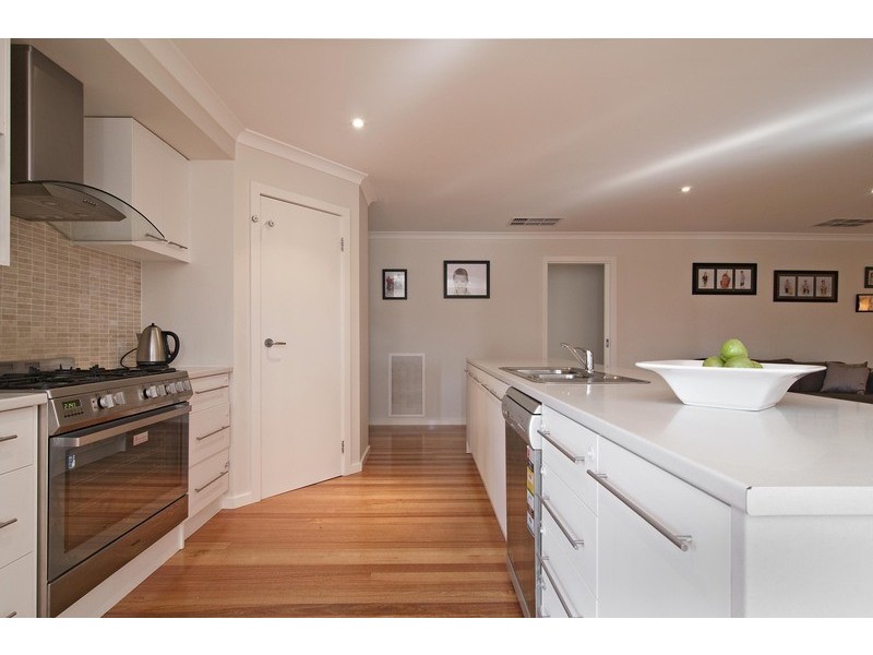 13 Freshfield Avenue, Mooroolbark VIC 3138