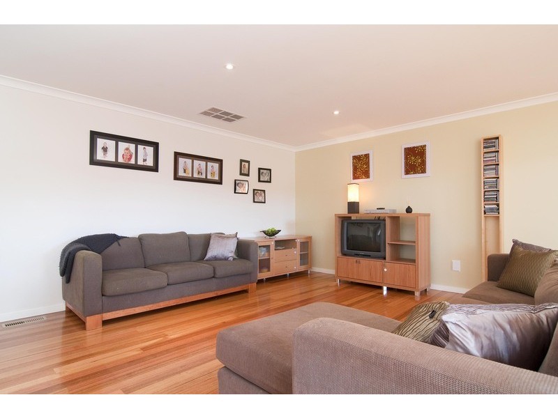 13 Freshfield Avenue, Mooroolbark VIC 3138