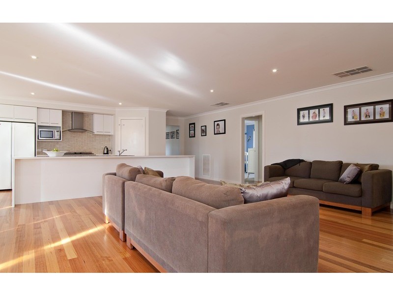 13 Freshfield Avenue, Mooroolbark VIC 3138