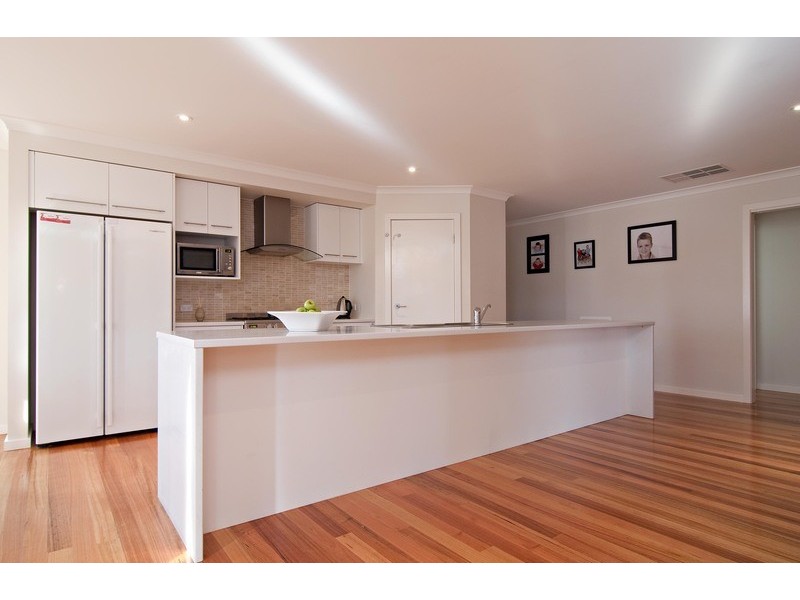 13 Freshfield Avenue, Mooroolbark VIC 3138