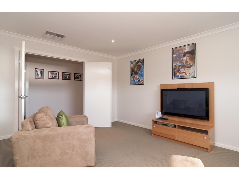 13 Freshfield Avenue, Mooroolbark VIC 3138