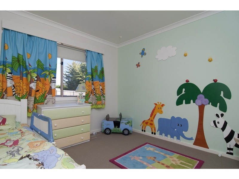 13 Freshfield Avenue, Mooroolbark VIC 3138