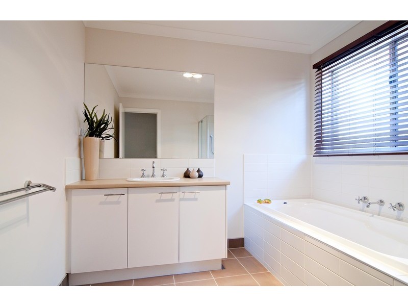13 Freshfield Avenue, Mooroolbark VIC 3138