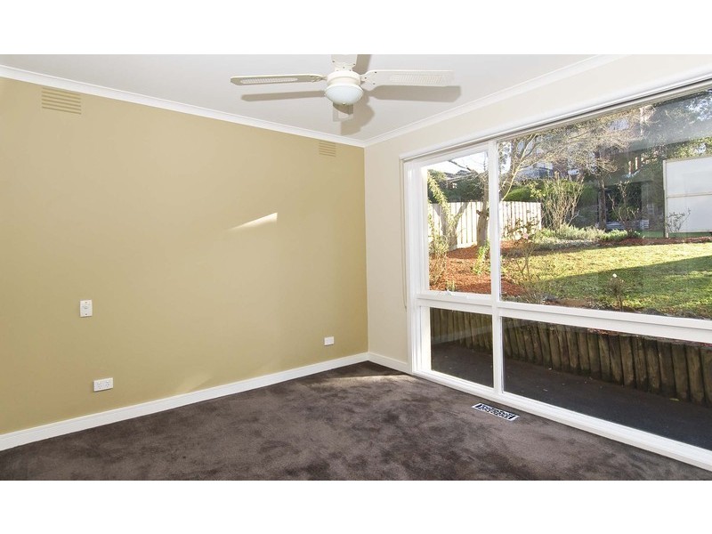 30 Autumn Grove, Mooroolbark VIC 3138