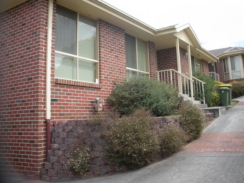 2/27 Winyard Drive, Mooroolbark VIC 3138