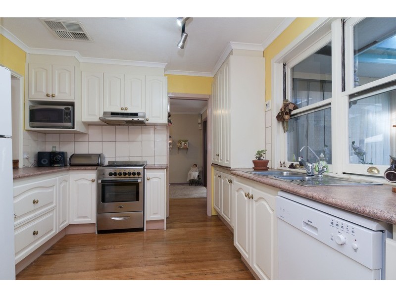 21 Lucas Avenue, Kilsyth VIC 3137