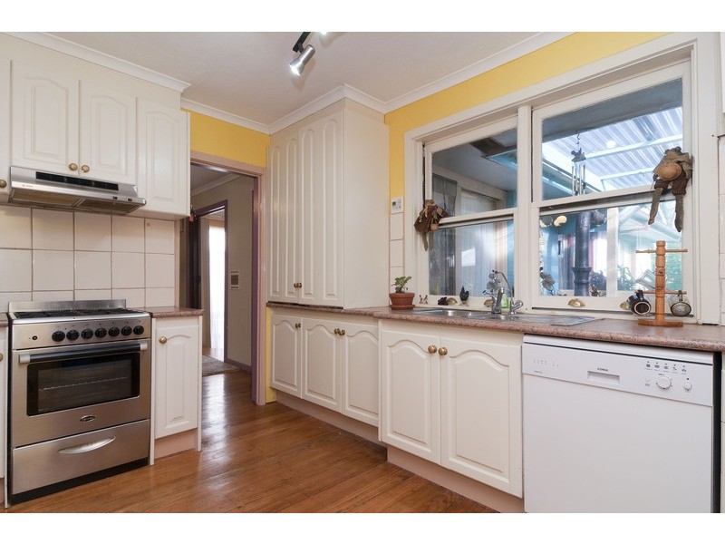 21 Lucas Avenue, Kilsyth VIC 3137