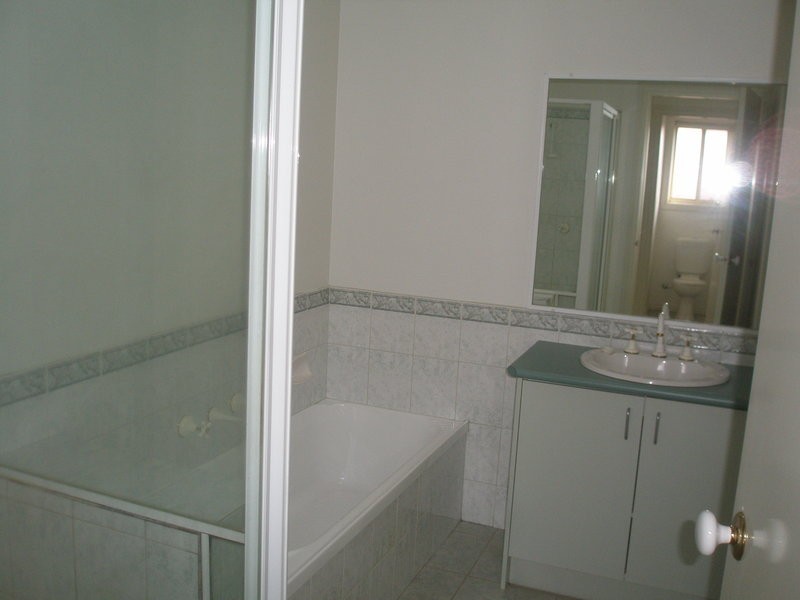 2/76 Brice Avenue, Mooroolbark VIC 3138