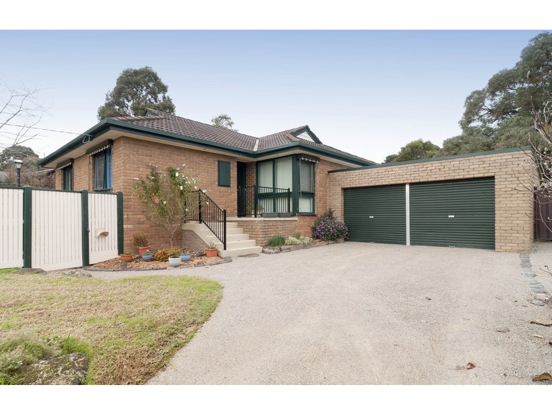 10 Myoora Drive, Mooroolbark VIC 3138